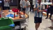 سرود قهرمانی در رختکن آرژانتین پس از فینال