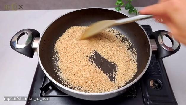 طرز تهیه سوهان کنجدی با شیره و ارده