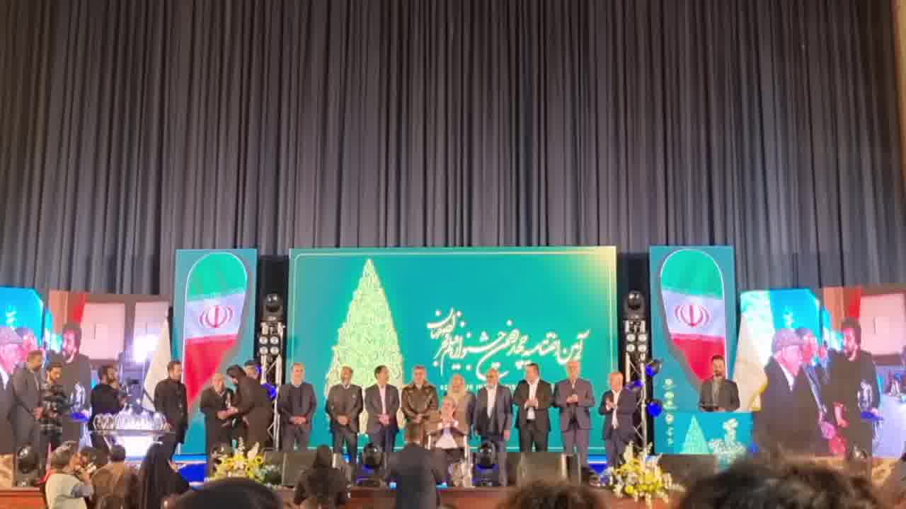اهدای لوح و تندیس به مسعود شیرانی فرد برای ساخت فیلم کوتاه " ضمیر مشترک "