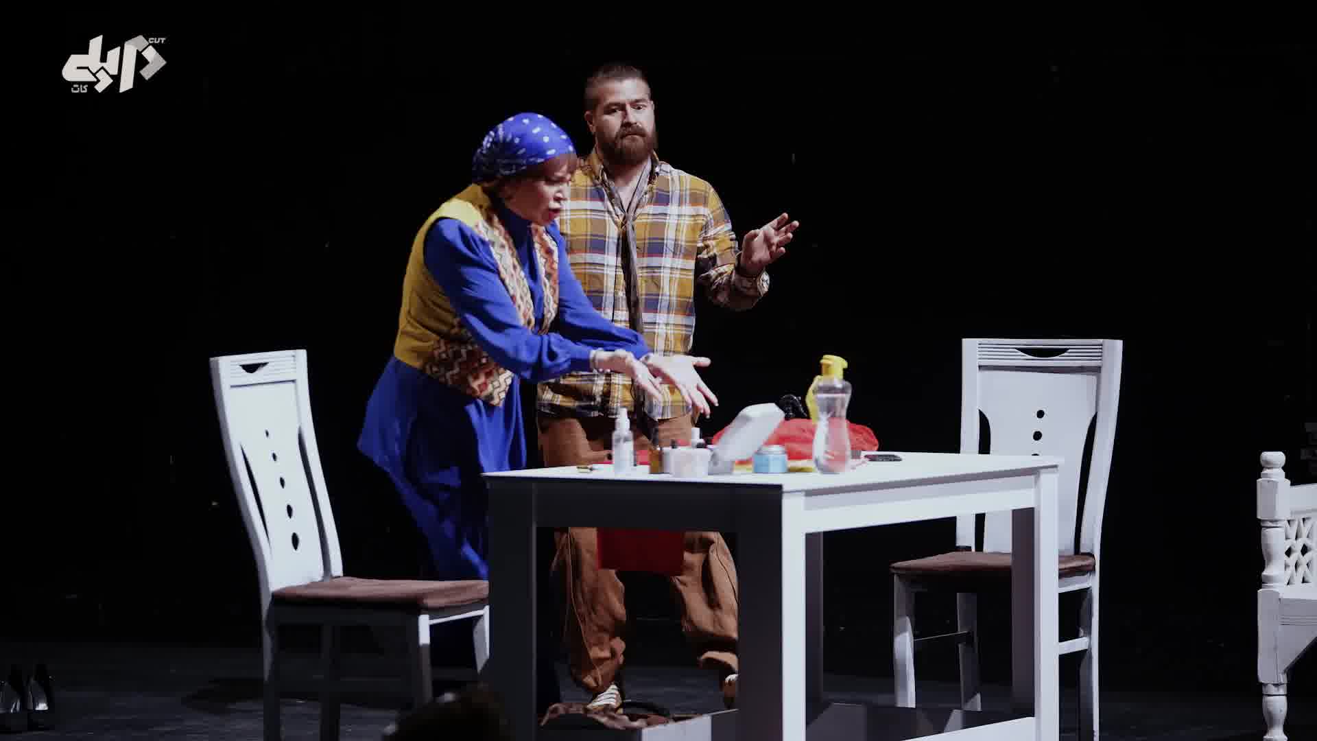 رابطه‌های نادر در سه برهه‌ی تاریخی | گزارش پلی‌کات از نمایش خارشتر