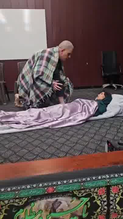 بخشی از بازی بهمن جولائی و زهره ابراهیمی در نمایش نغمه